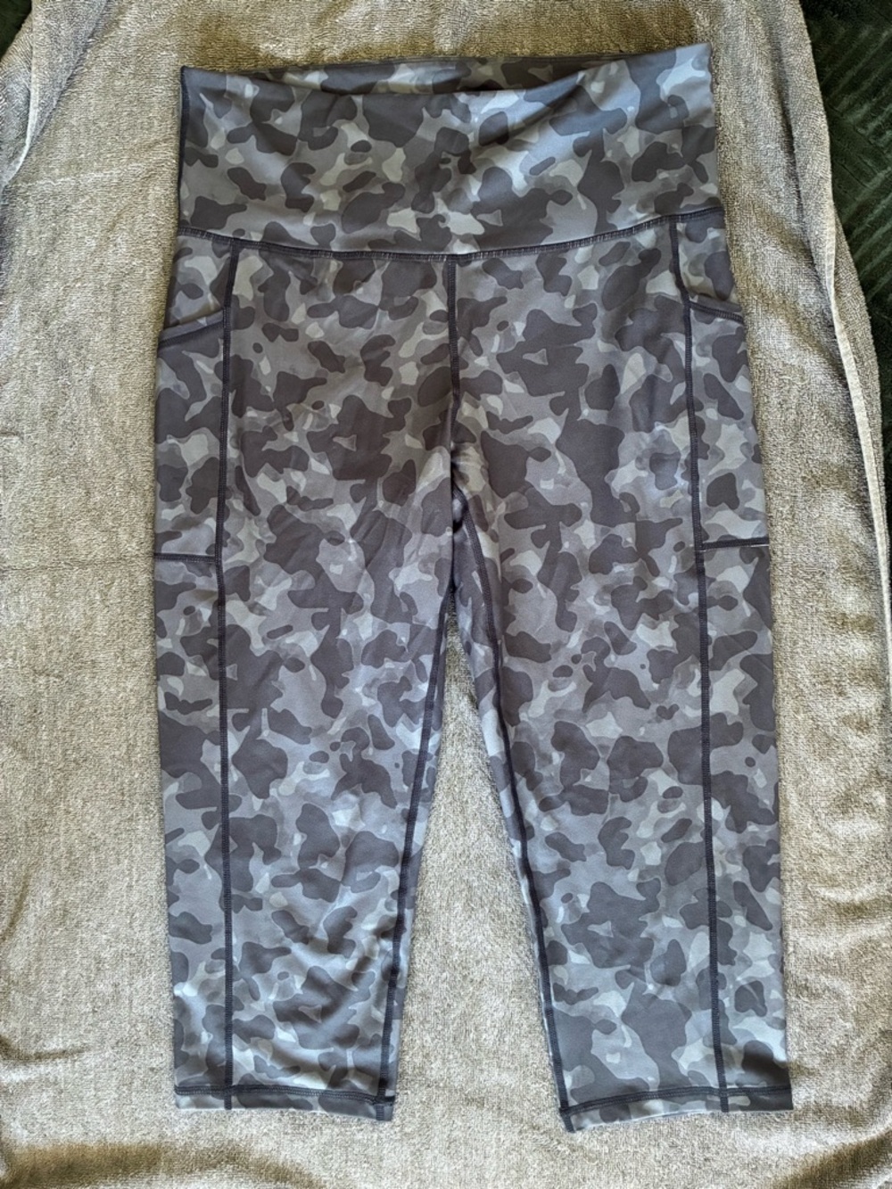 Ideology Gray Camo Performance Leggings